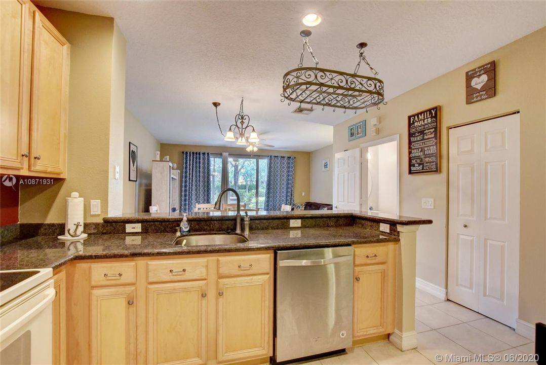Recently Sold: $270,000 (3 beds, 2 baths, 1570 Square Feet)