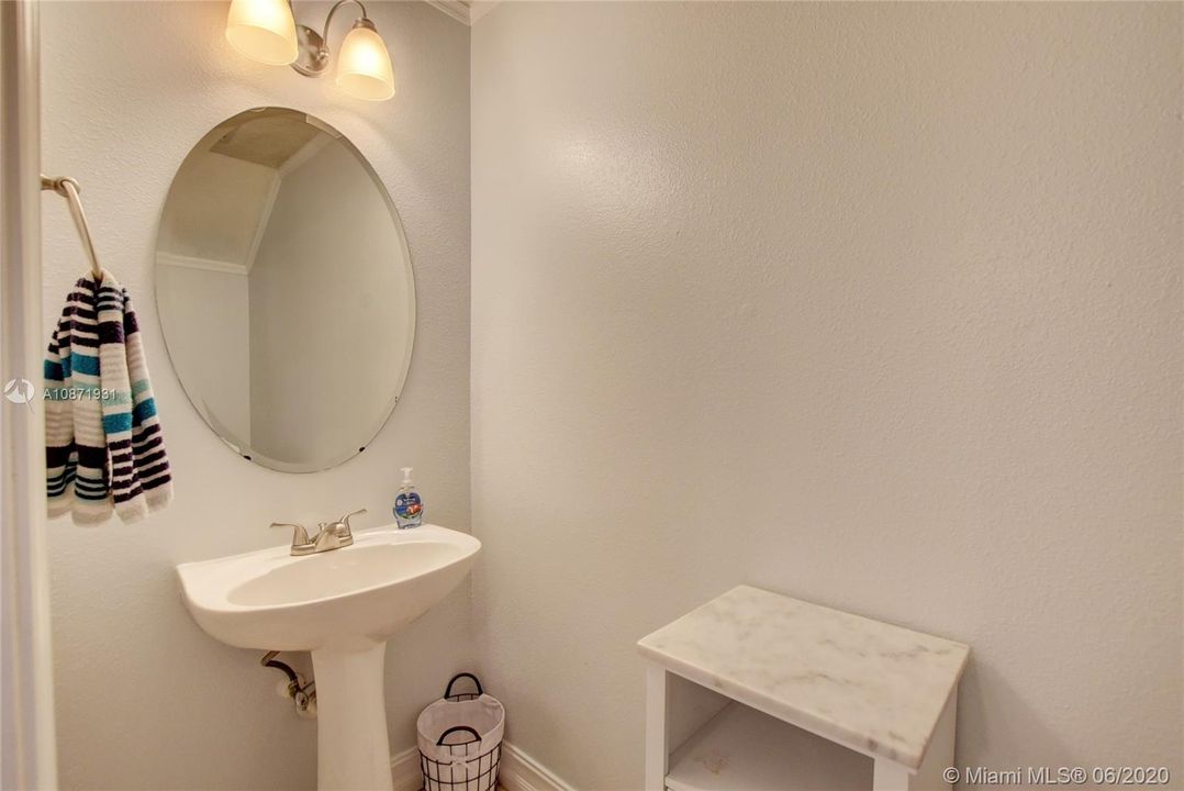 Recently Sold: $270,000 (3 beds, 2 baths, 1570 Square Feet)