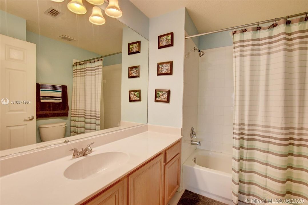 Recently Sold: $270,000 (3 beds, 2 baths, 1570 Square Feet)