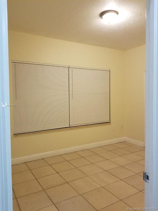 Recientemente alquilado: $1,900 (4 camas, 2 baños, 1415 Pies cuadrados)