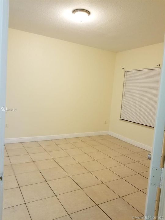 Recientemente alquilado: $1,900 (4 camas, 2 baños, 1415 Pies cuadrados)
