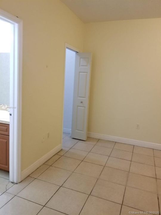 Recientemente alquilado: $1,900 (4 camas, 2 baños, 1415 Pies cuadrados)