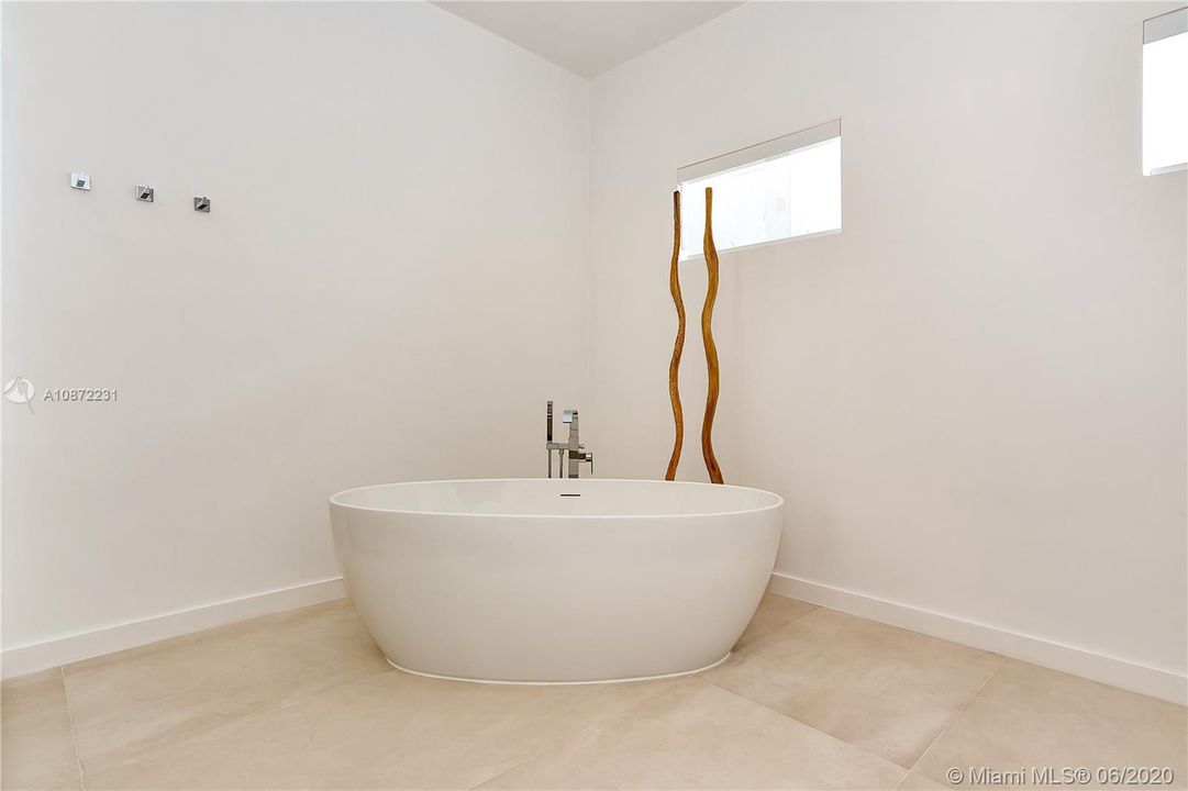 最近租的: $18,500 (4 贝兹, 4 浴室, 4993 平方英尺)