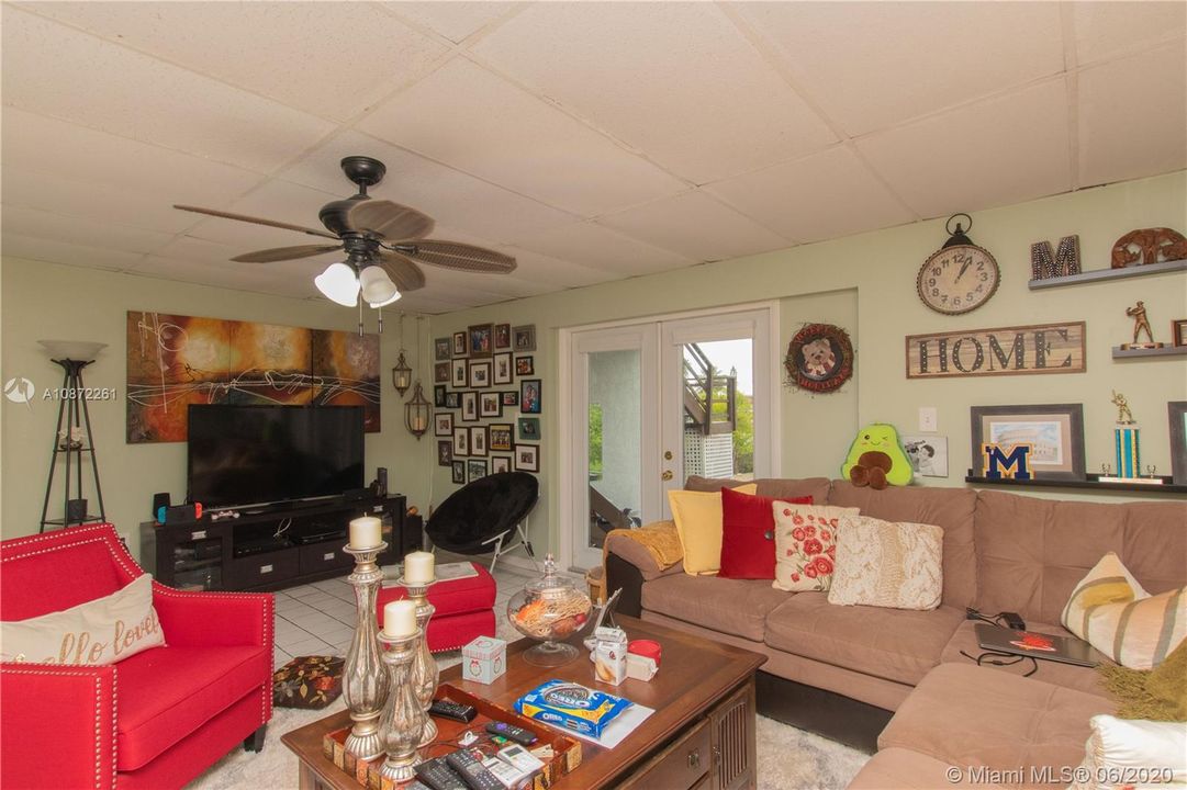 Recently Sold: $1,095,000 (6 beds, 5 baths, 3008 Square Feet)