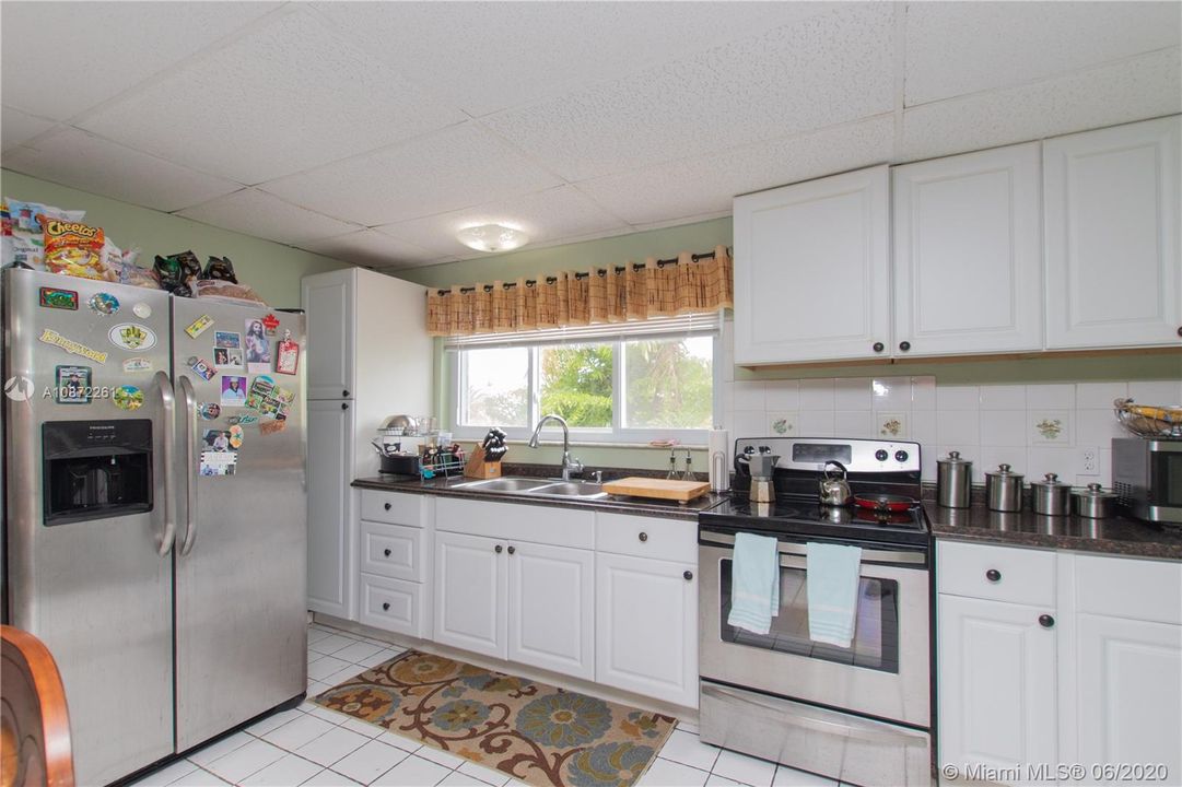 Recently Sold: $1,095,000 (6 beds, 5 baths, 3008 Square Feet)