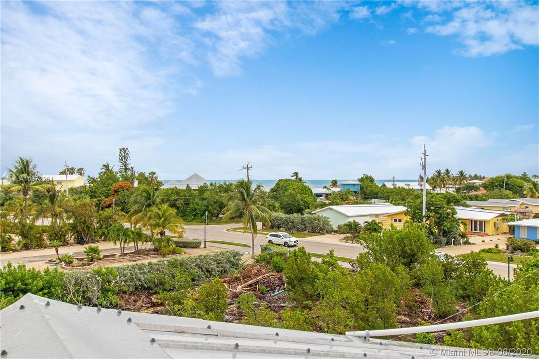Recently Sold: $1,095,000 (6 beds, 5 baths, 3008 Square Feet)