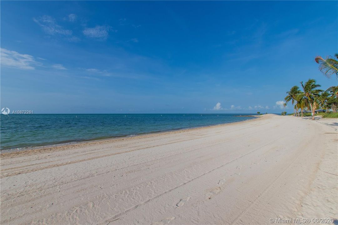 Recently Sold: $1,095,000 (6 beds, 5 baths, 3008 Square Feet)
