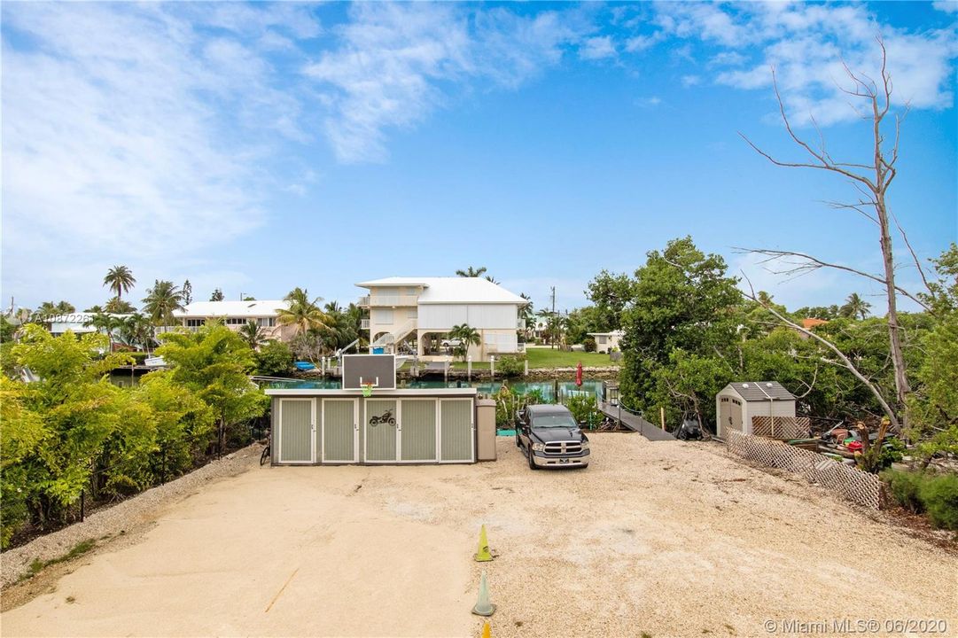 Recently Sold: $1,095,000 (6 beds, 5 baths, 3008 Square Feet)