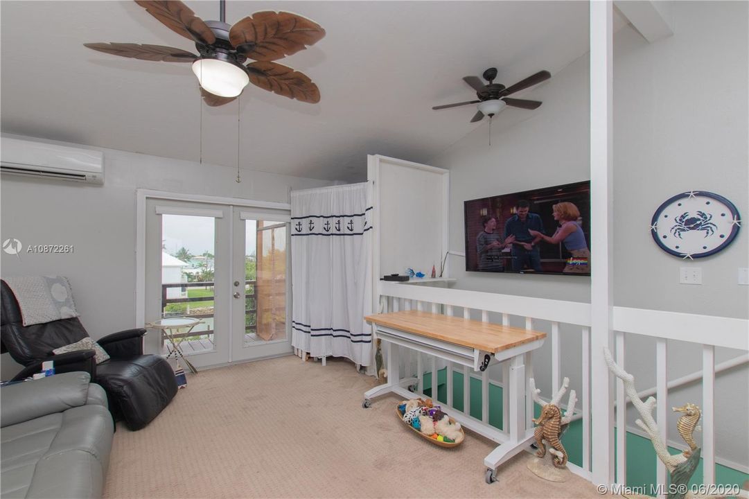 Recently Sold: $1,095,000 (6 beds, 5 baths, 3008 Square Feet)