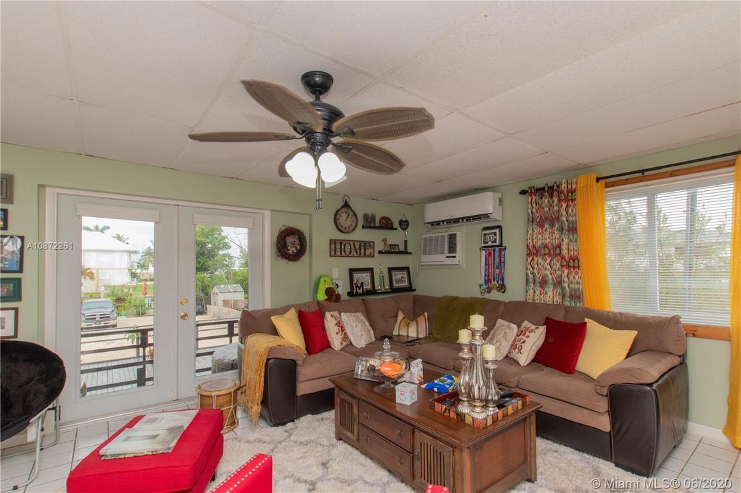 Recently Sold: $1,095,000 (6 beds, 5 baths, 3008 Square Feet)