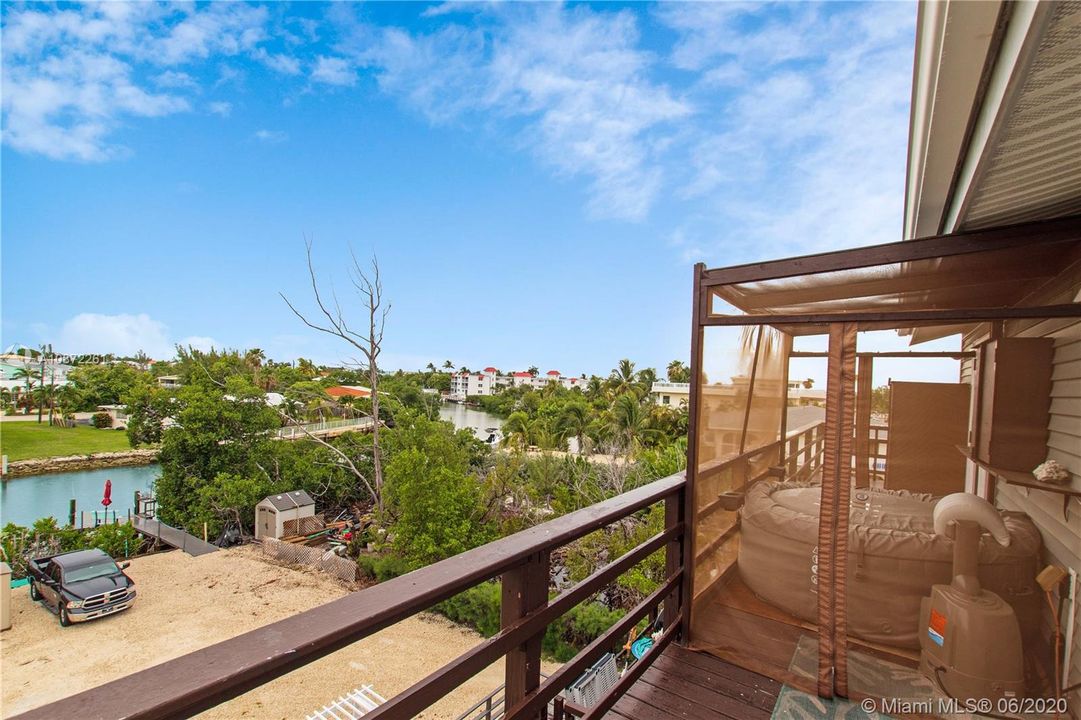 Recently Sold: $1,095,000 (6 beds, 5 baths, 3008 Square Feet)