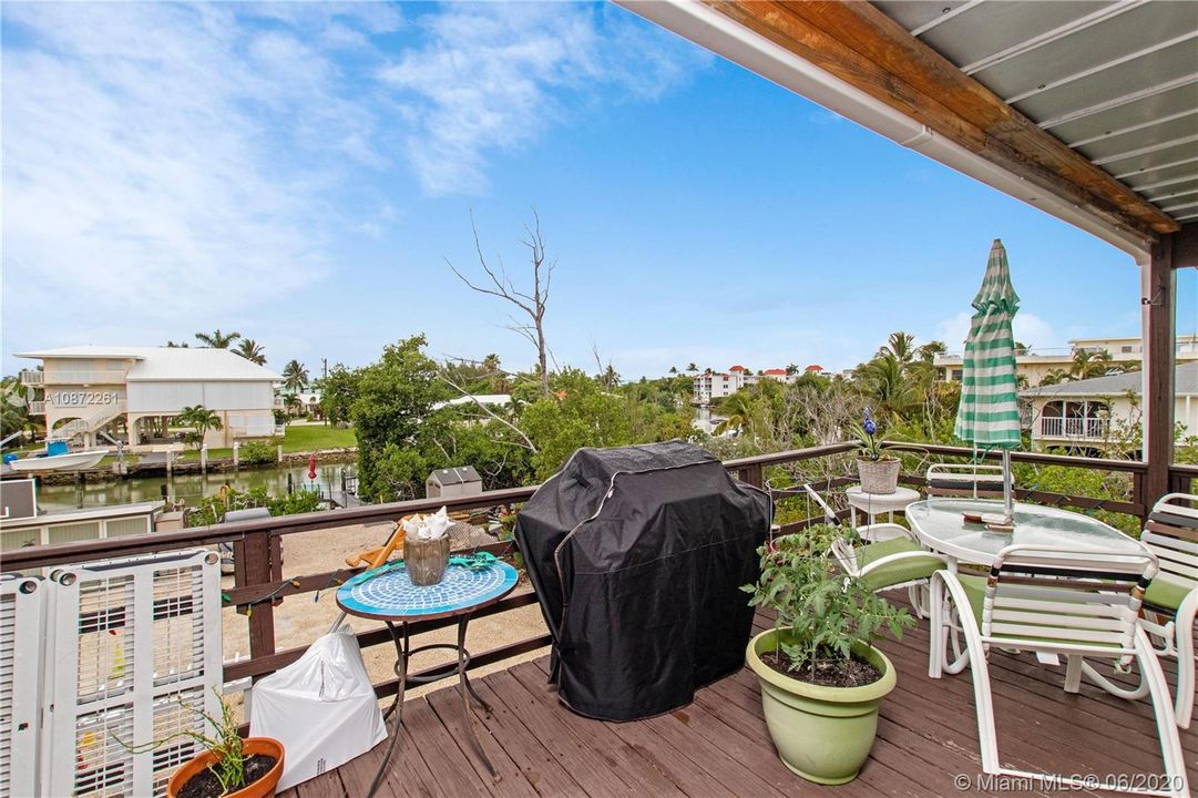 Recently Sold: $1,095,000 (6 beds, 5 baths, 3008 Square Feet)