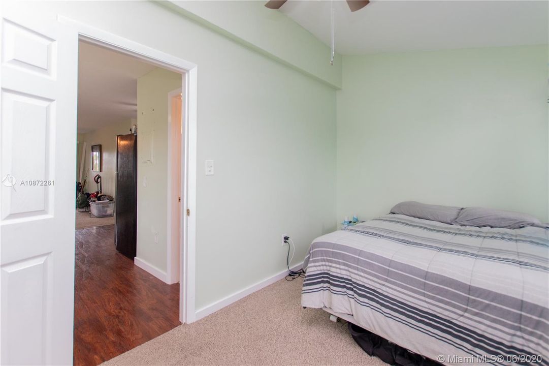 Recently Sold: $1,095,000 (6 beds, 5 baths, 3008 Square Feet)