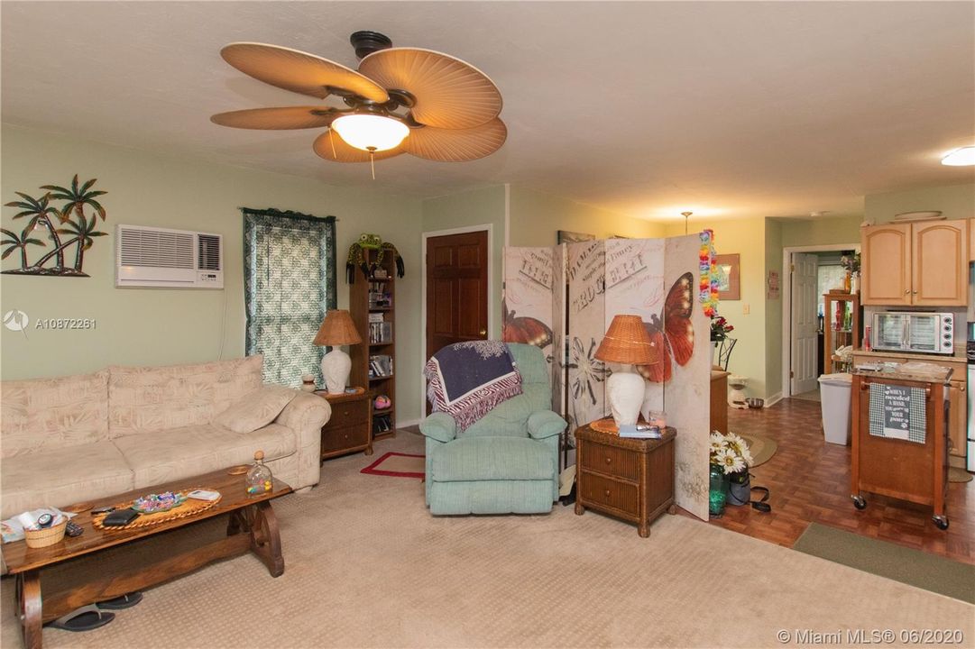 Recently Sold: $1,095,000 (6 beds, 5 baths, 3008 Square Feet)