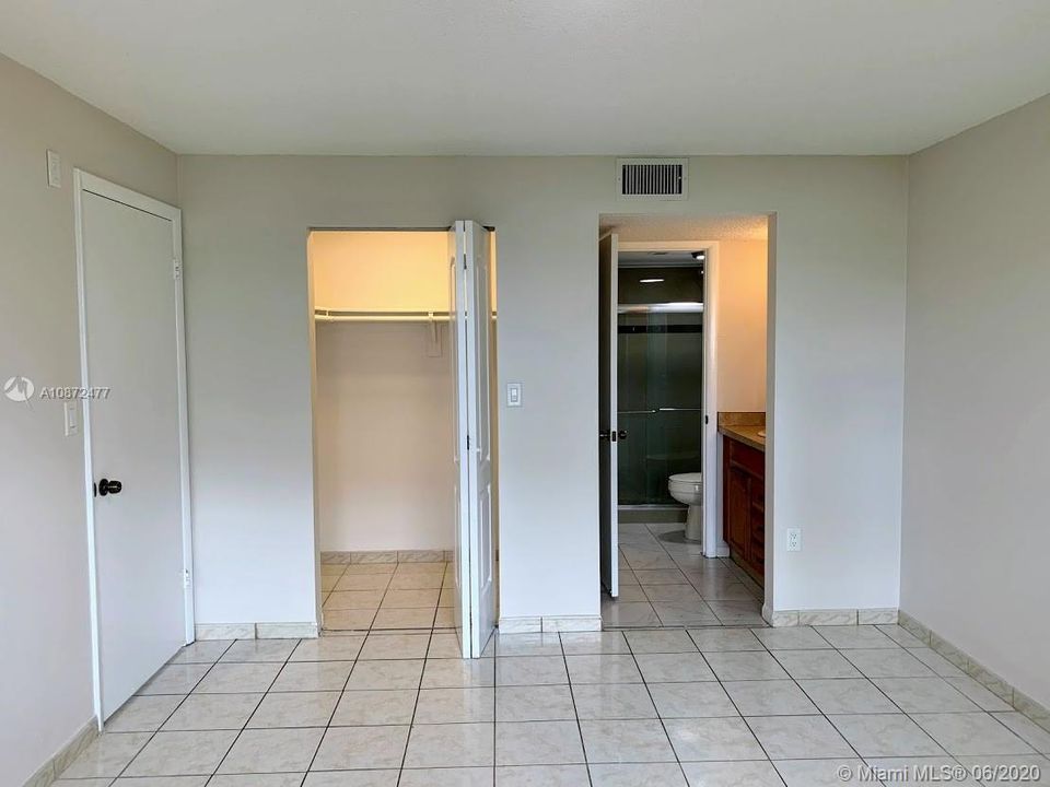 Recently Sold: $199,000 (2 beds, 2 baths, 702 Square Feet)