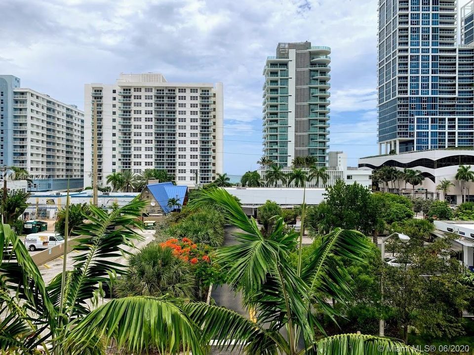 Recently Sold: $199,000 (2 beds, 2 baths, 702 Square Feet)