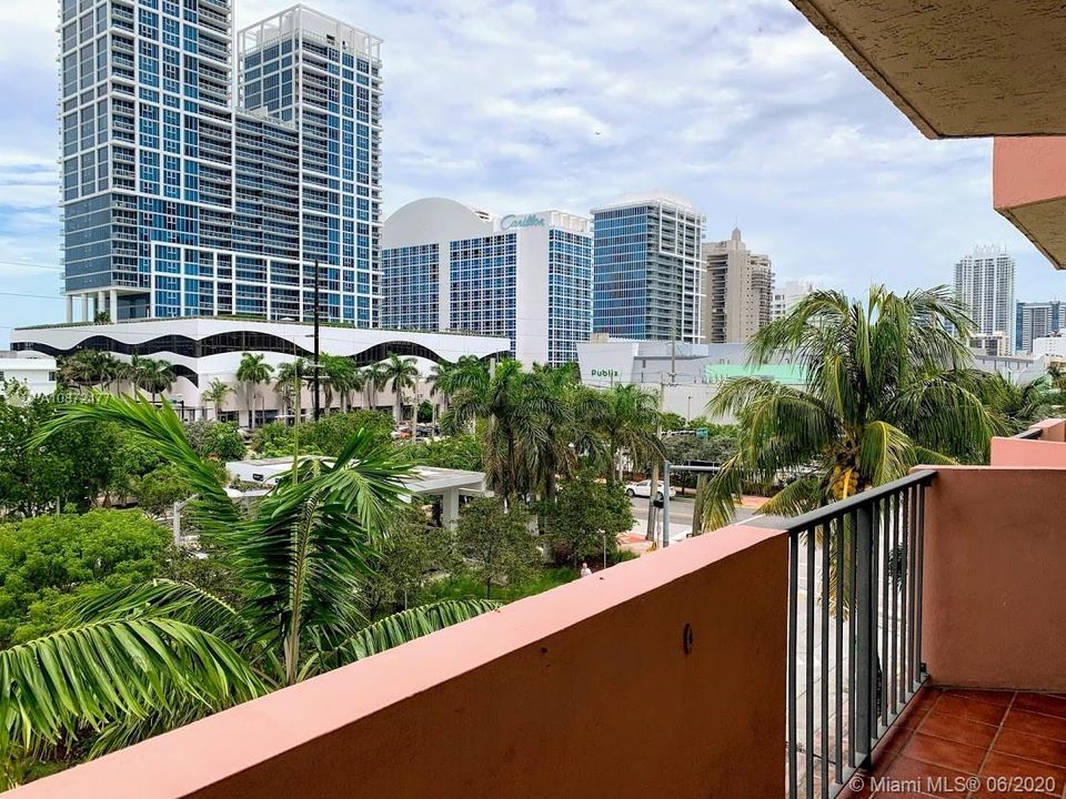 Recently Sold: $199,000 (2 beds, 2 baths, 702 Square Feet)