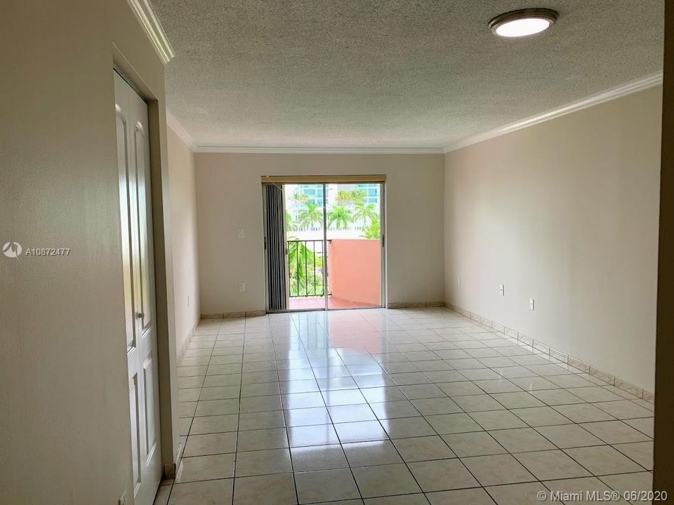 Recently Sold: $199,000 (2 beds, 2 baths, 702 Square Feet)
