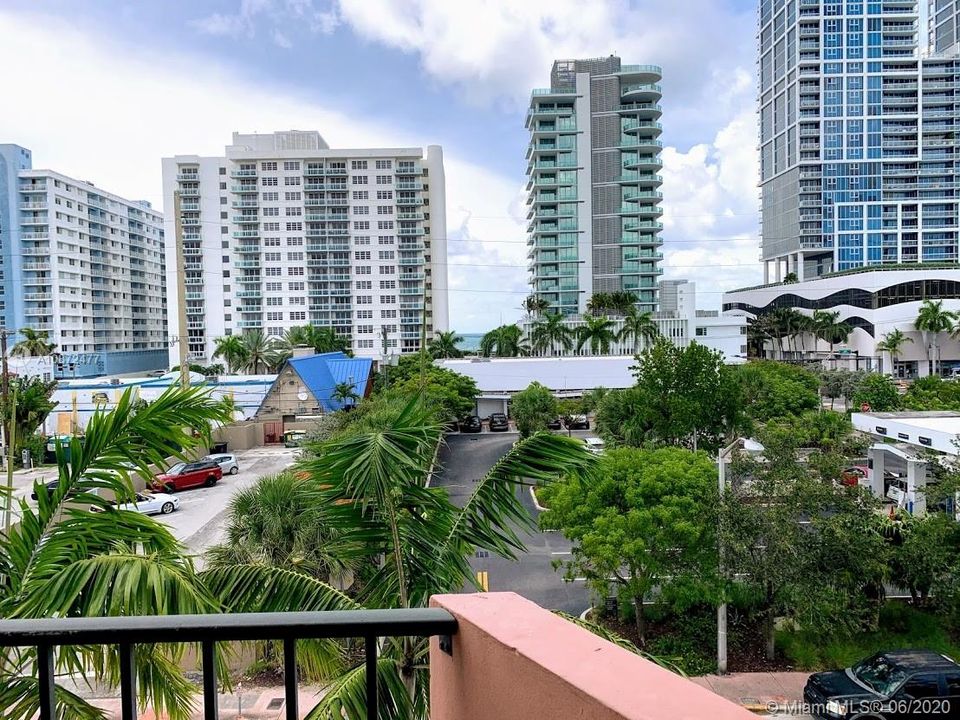 Recently Sold: $199,000 (2 beds, 2 baths, 702 Square Feet)