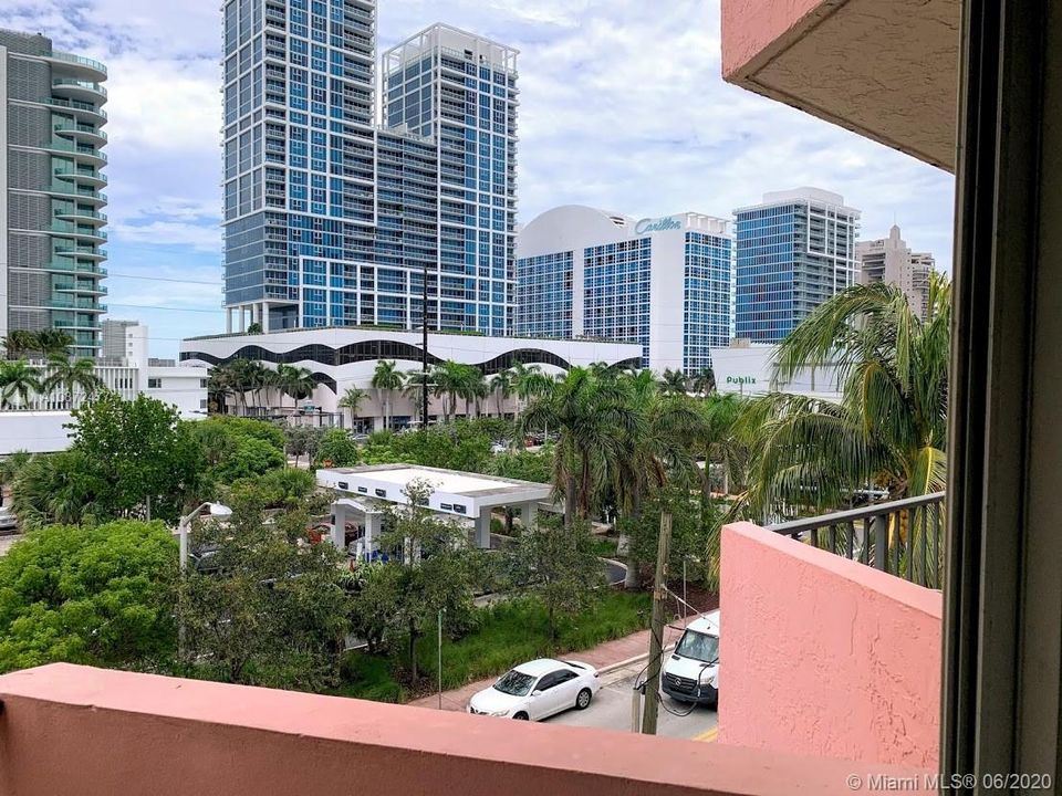Recently Sold: $199,000 (2 beds, 2 baths, 702 Square Feet)