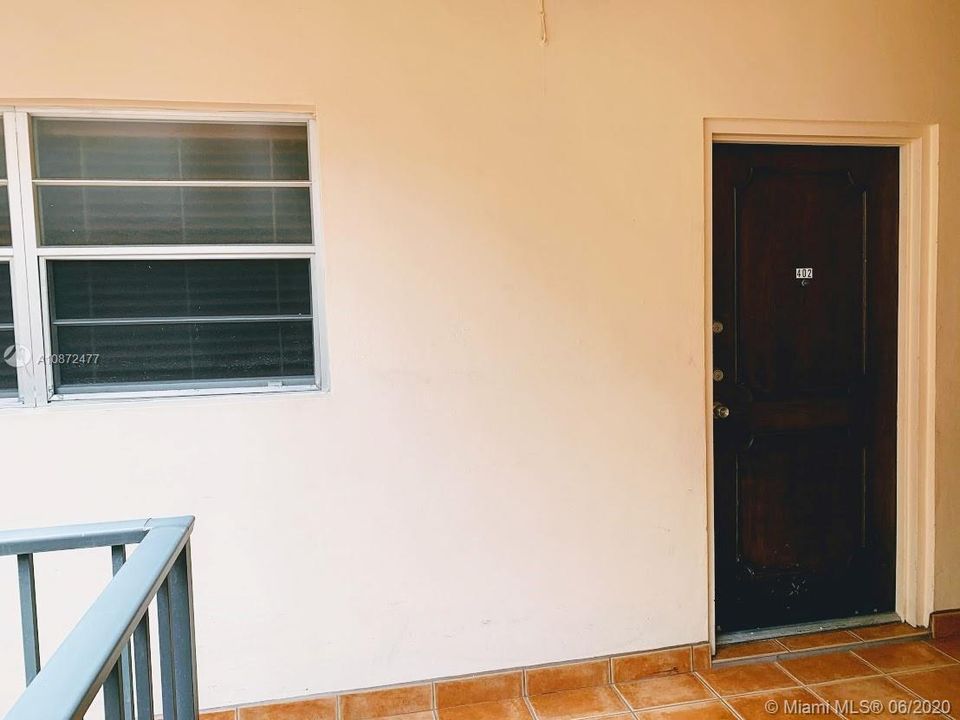Recently Sold: $199,000 (2 beds, 2 baths, 702 Square Feet)