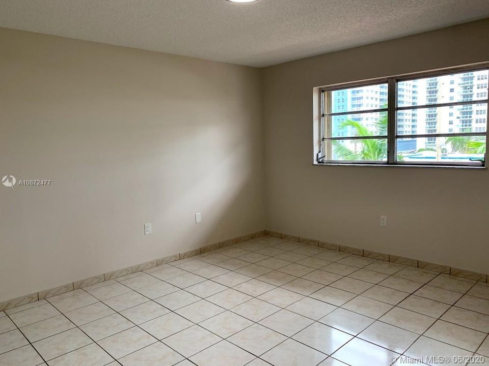 Recently Sold: $199,000 (2 beds, 2 baths, 702 Square Feet)