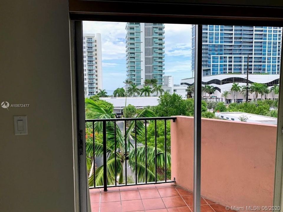 Recently Sold: $199,000 (2 beds, 2 baths, 702 Square Feet)
