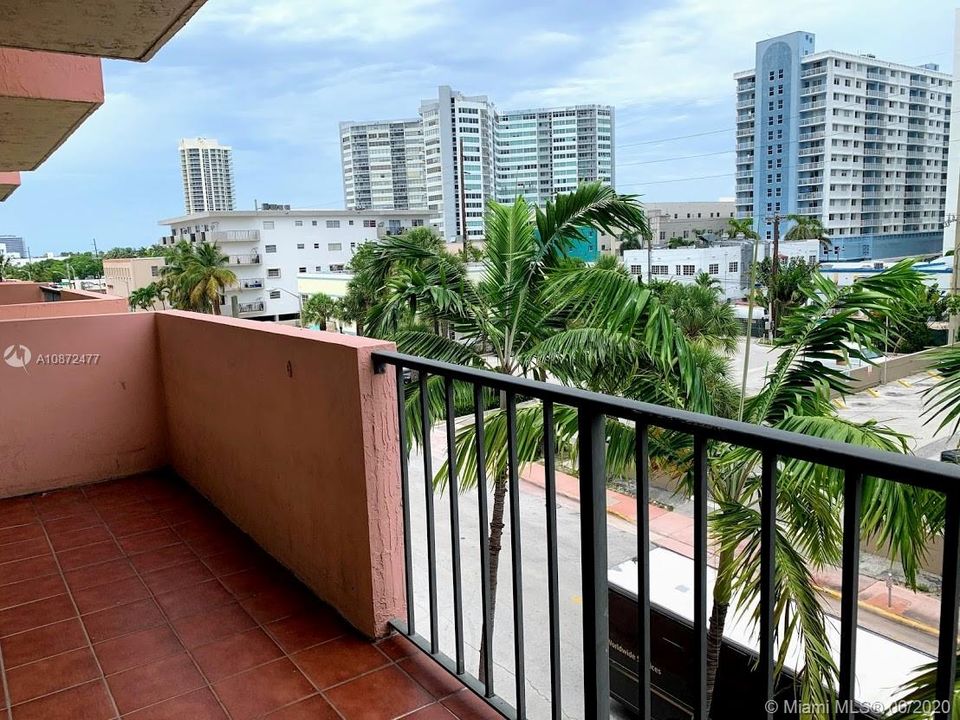 Recently Sold: $199,000 (2 beds, 2 baths, 702 Square Feet)