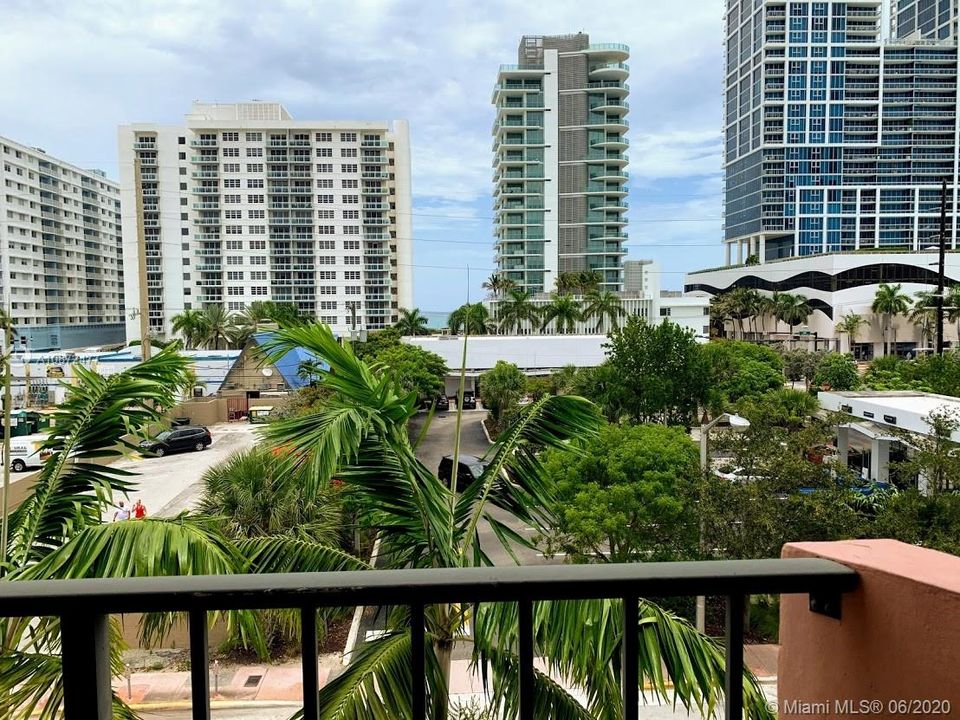 Recently Sold: $199,000 (2 beds, 2 baths, 702 Square Feet)