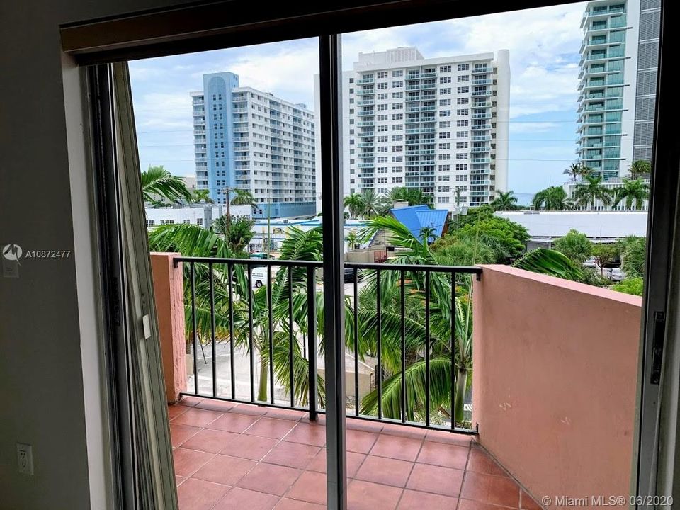 Recently Sold: $199,000 (2 beds, 2 baths, 702 Square Feet)