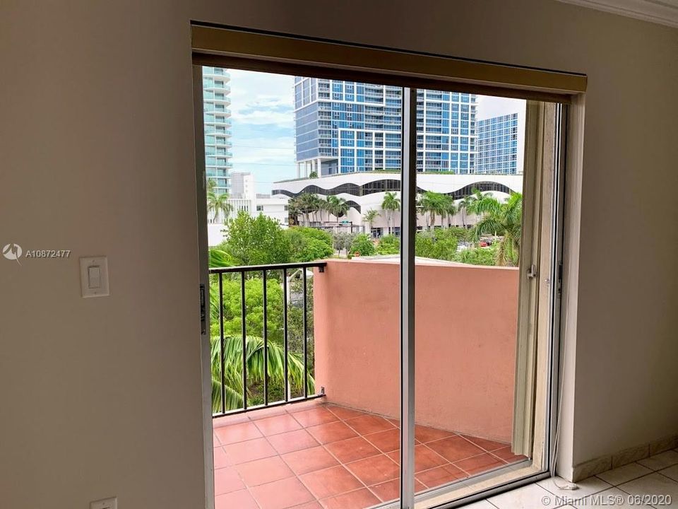 Recently Sold: $199,000 (2 beds, 2 baths, 702 Square Feet)