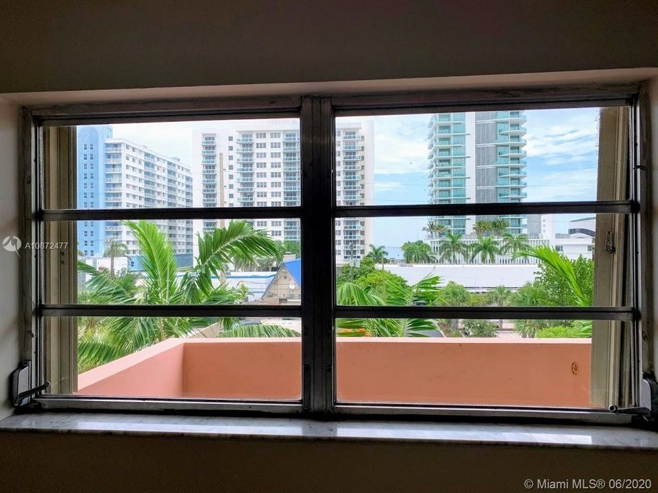 Recently Sold: $199,000 (2 beds, 2 baths, 702 Square Feet)