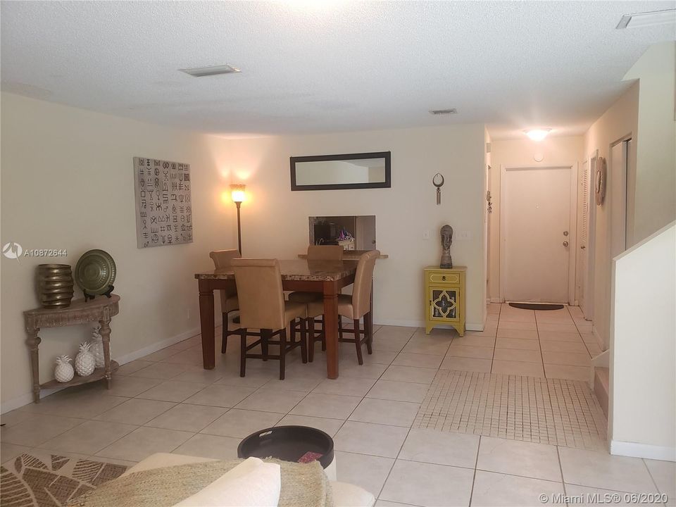 Recently Sold: $215,000 (3 beds, 2 baths, 1612 Square Feet)