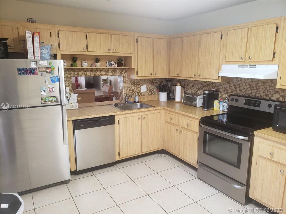 Recently Sold: $215,000 (3 beds, 2 baths, 1612 Square Feet)