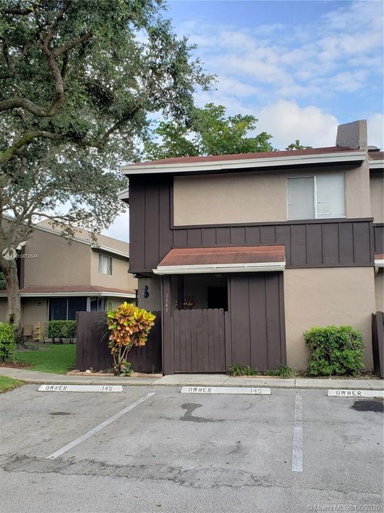 Recently Sold: $215,000 (3 beds, 2 baths, 1612 Square Feet)