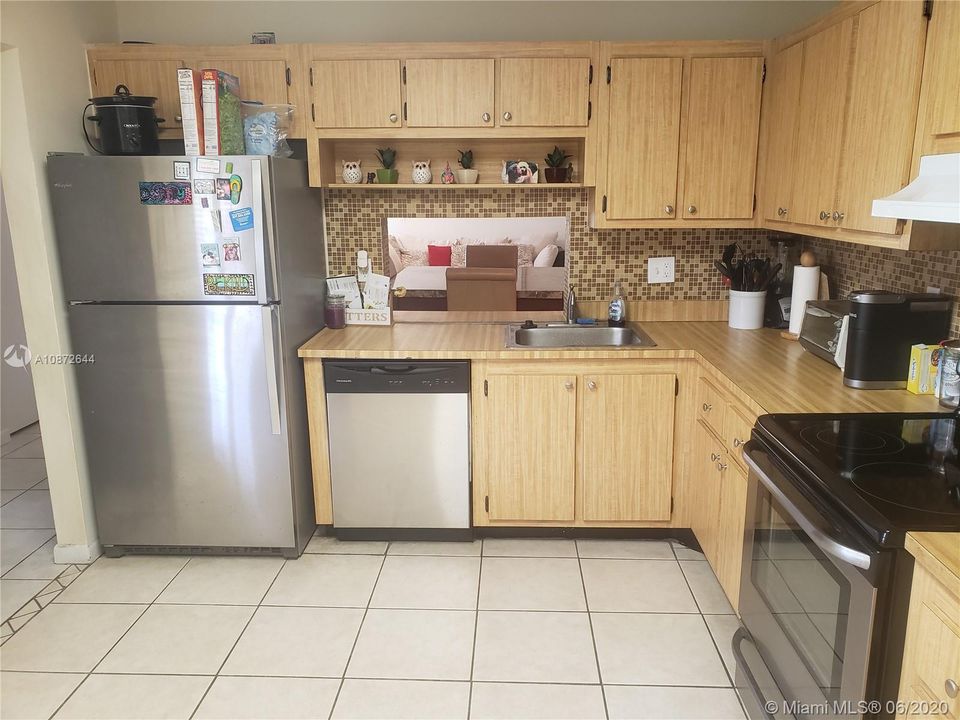 Recently Sold: $215,000 (3 beds, 2 baths, 1612 Square Feet)