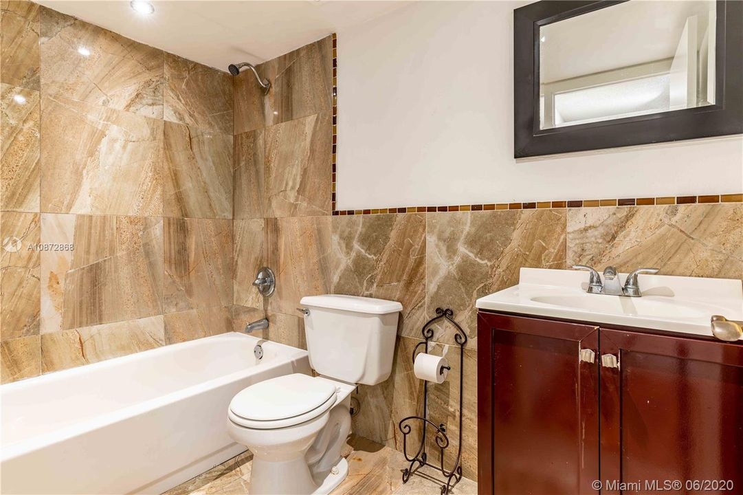 Recently Sold: $135,000 (1 beds, 1 baths, 725 Square Feet)