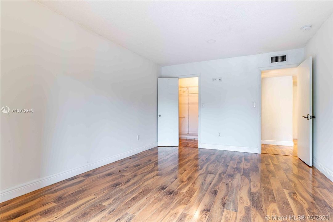 Recently Sold: $135,000 (1 beds, 1 baths, 725 Square Feet)