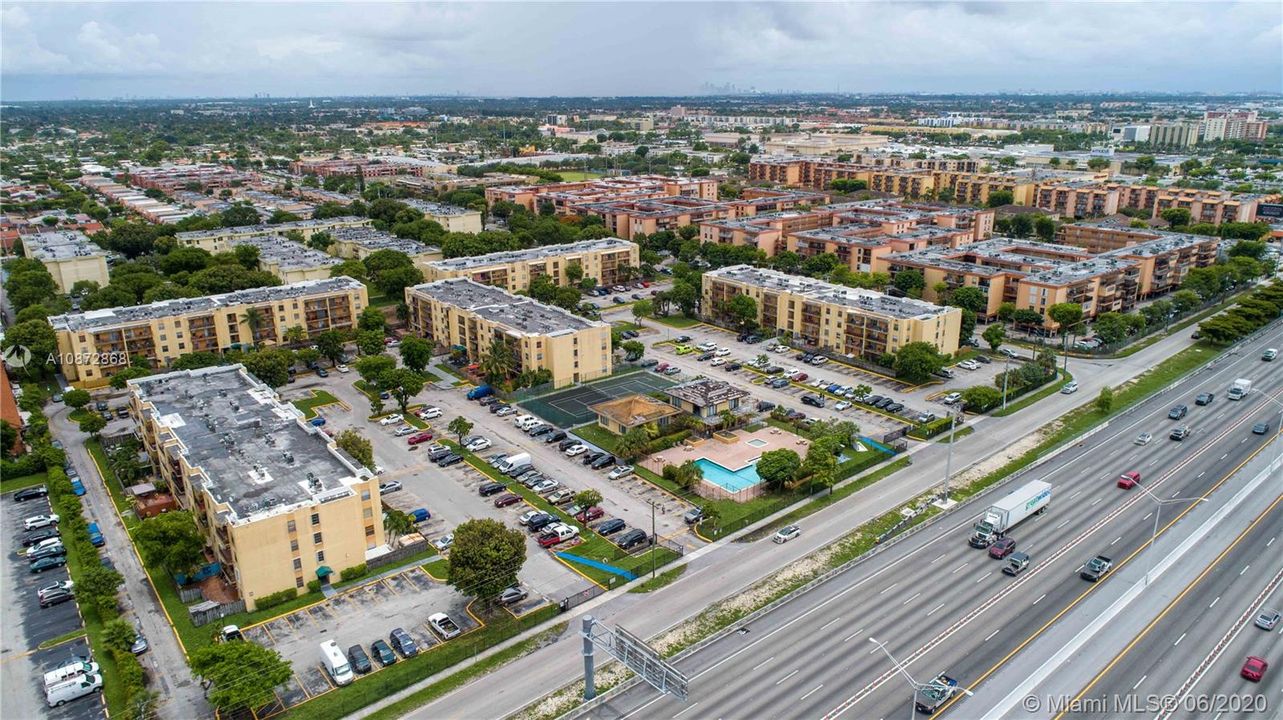 Recently Sold: $135,000 (1 beds, 1 baths, 725 Square Feet)