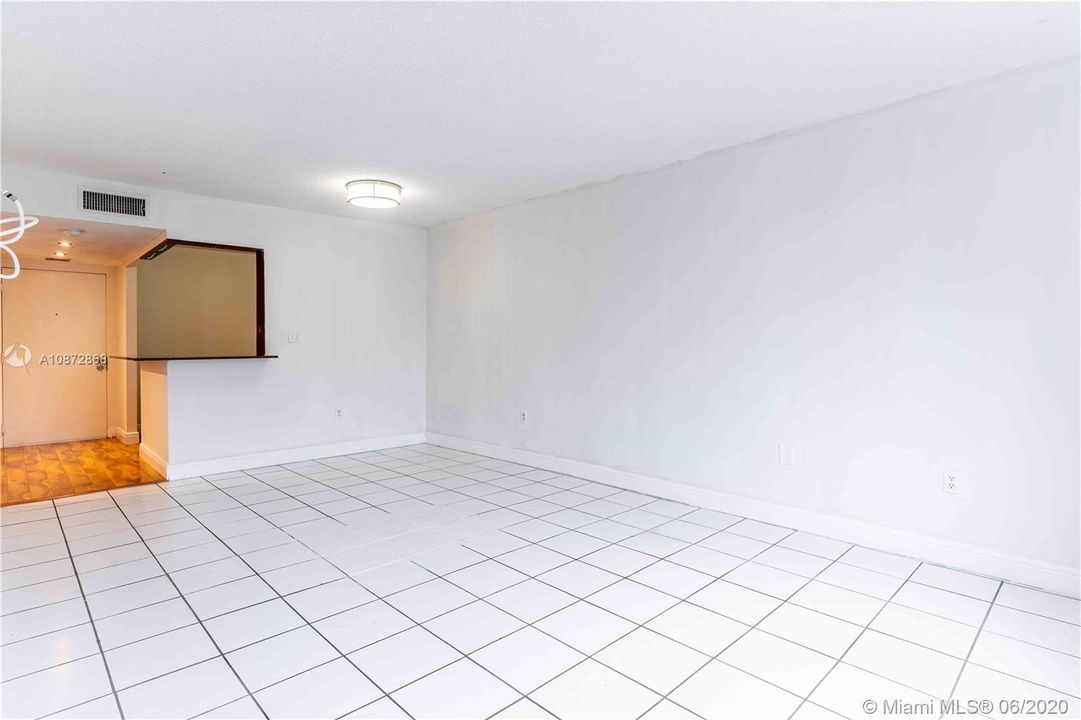 Recently Sold: $135,000 (1 beds, 1 baths, 725 Square Feet)