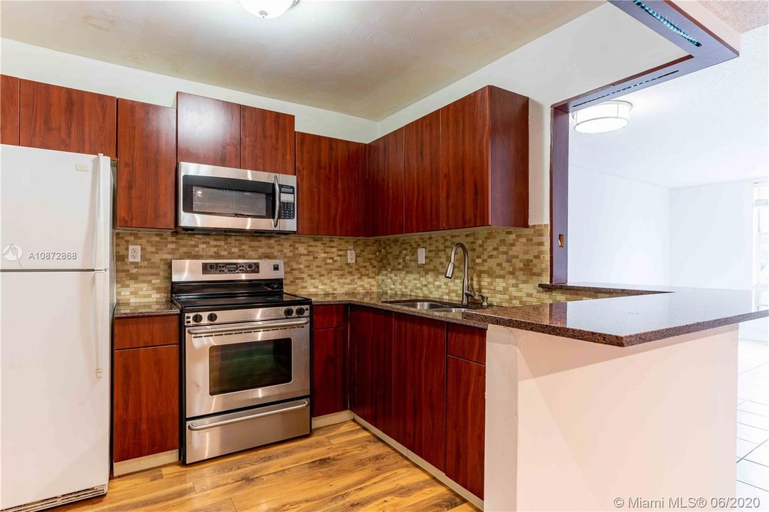 Recently Sold: $135,000 (1 beds, 1 baths, 725 Square Feet)