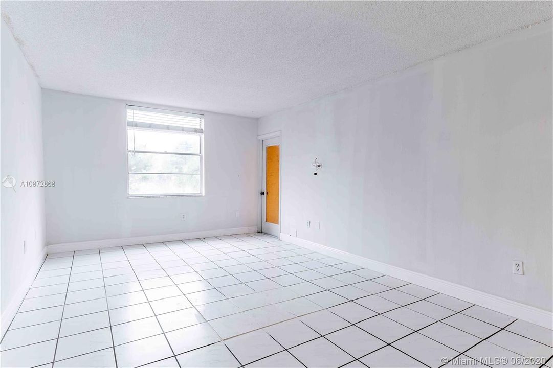 Recently Sold: $135,000 (1 beds, 1 baths, 725 Square Feet)