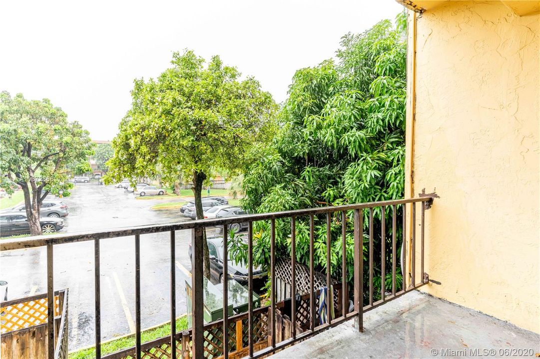 Recently Sold: $135,000 (1 beds, 1 baths, 725 Square Feet)