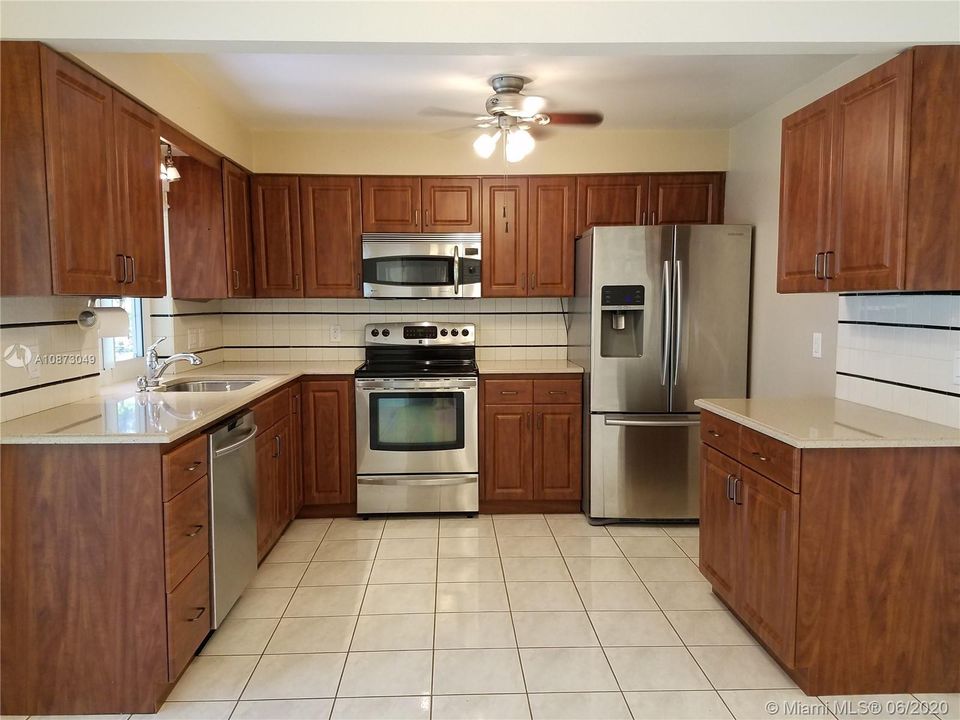 Recently Rented: $2,100 (3 beds, 2 baths, 1220 Square Feet)