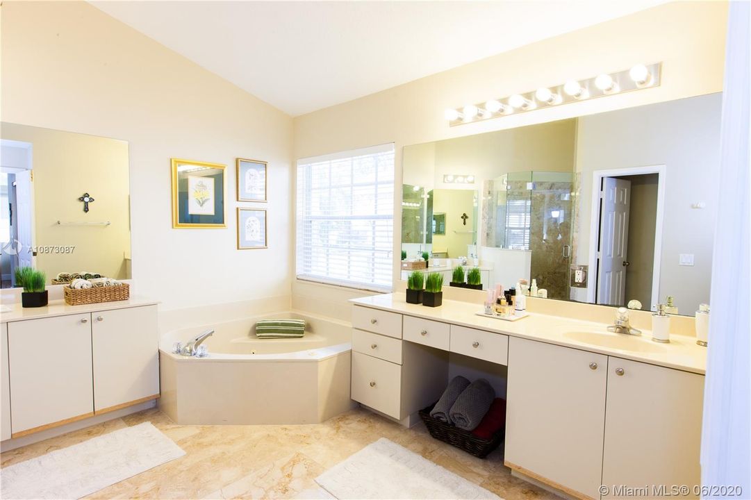 Recently Rented: $4,700 (5 beds, 3 baths, 2913 Square Feet)