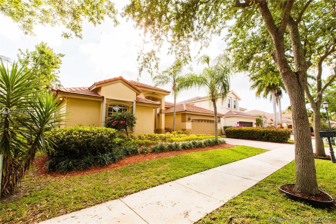 Recently Rented: $4,700 (5 beds, 3 baths, 2913 Square Feet)