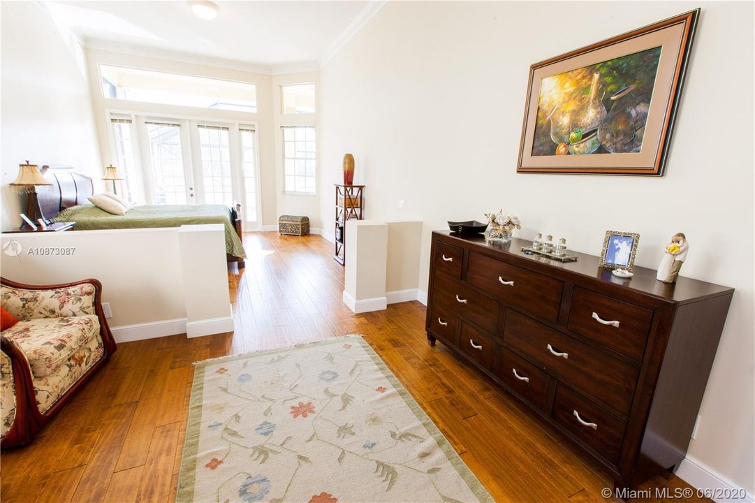 Recently Rented: $4,700 (5 beds, 3 baths, 2913 Square Feet)