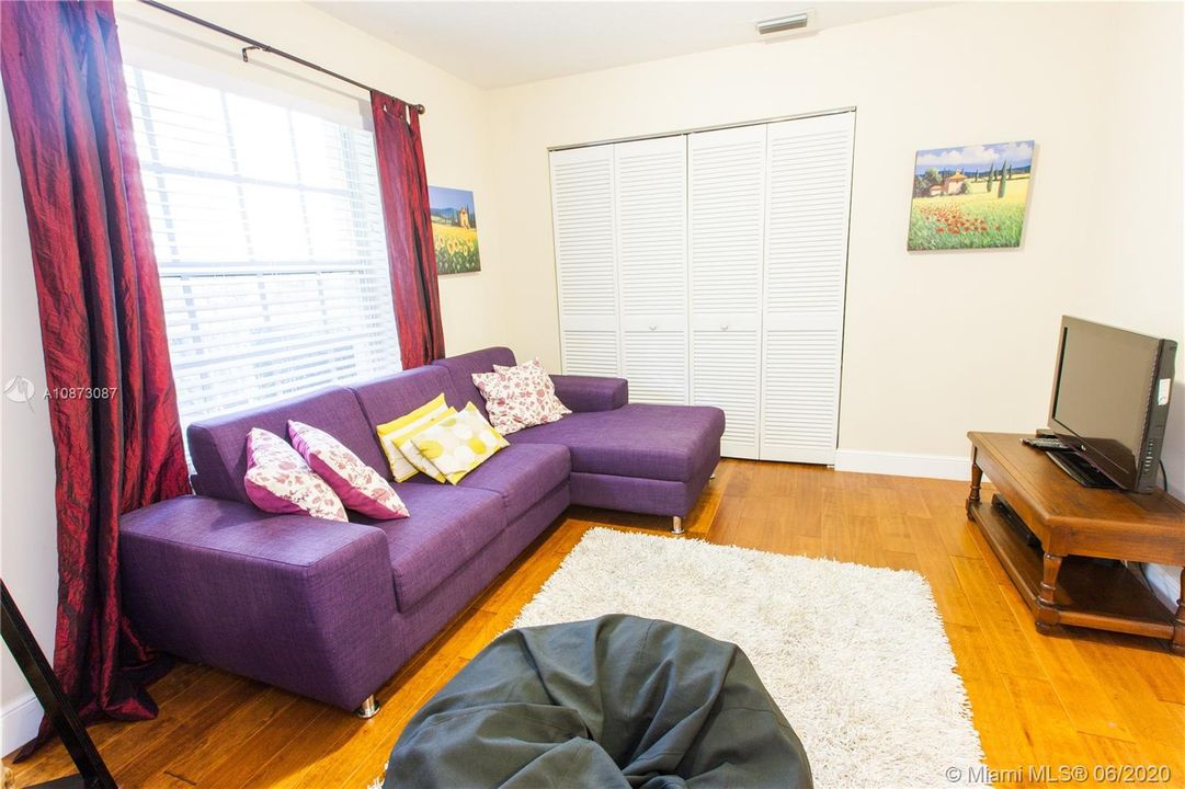 Recently Rented: $4,700 (5 beds, 3 baths, 2913 Square Feet)