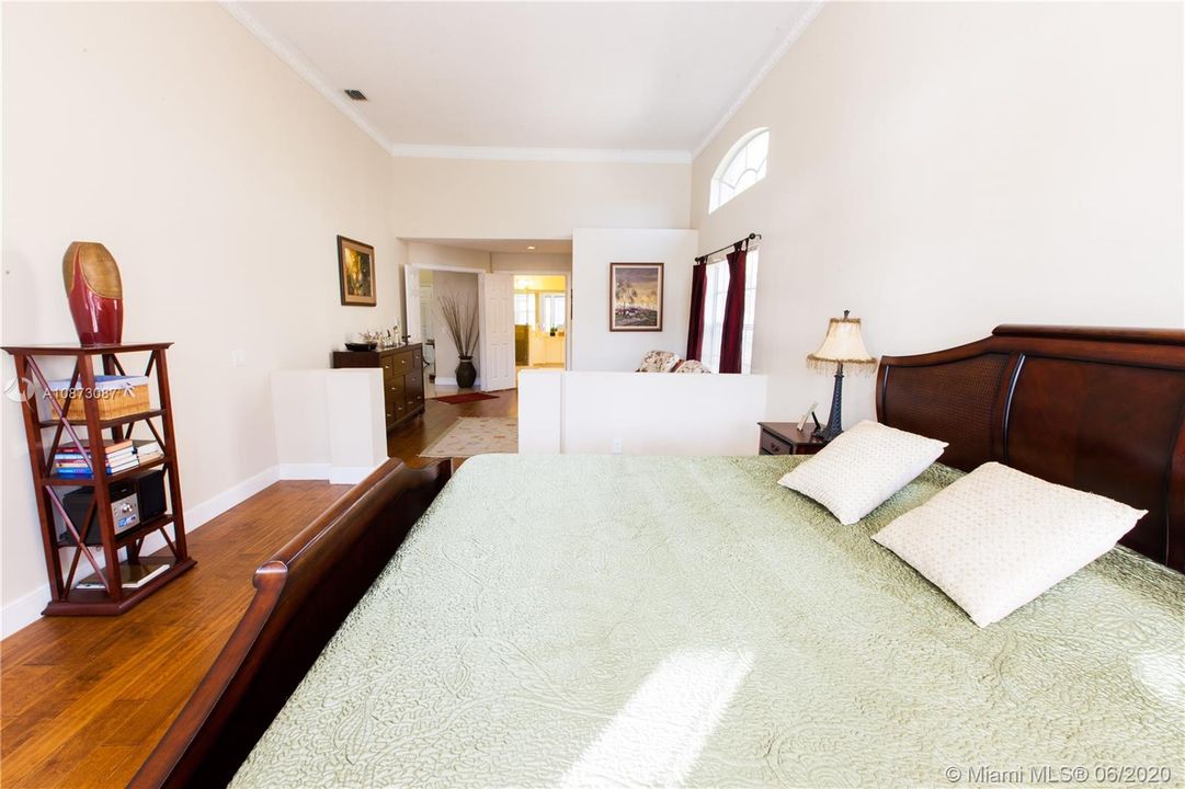 Recently Rented: $4,700 (5 beds, 3 baths, 2913 Square Feet)