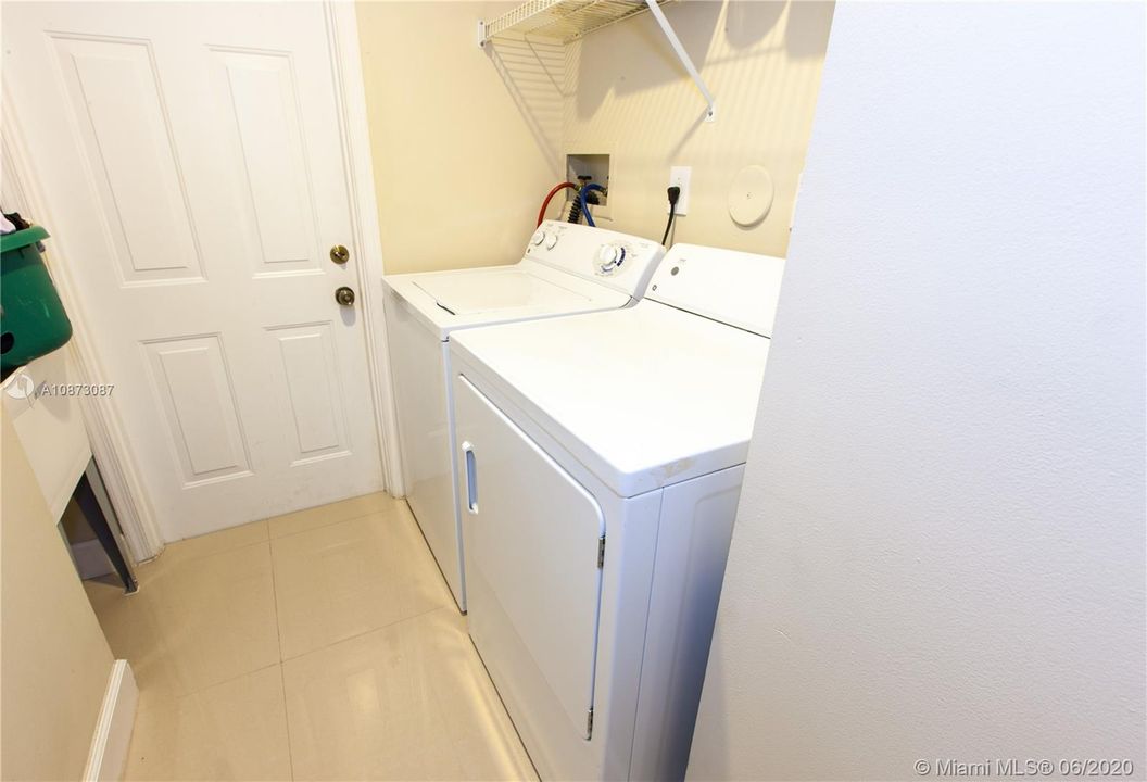 Recently Rented: $4,700 (5 beds, 3 baths, 2913 Square Feet)